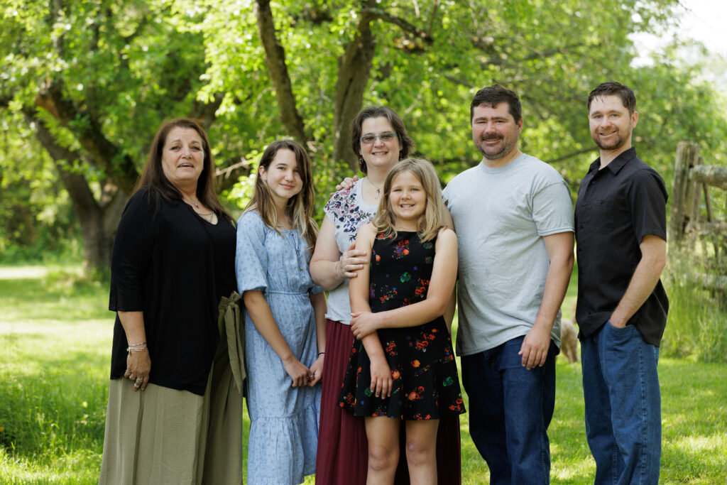 1SQIsSvLB7Py-Family_061123_0181