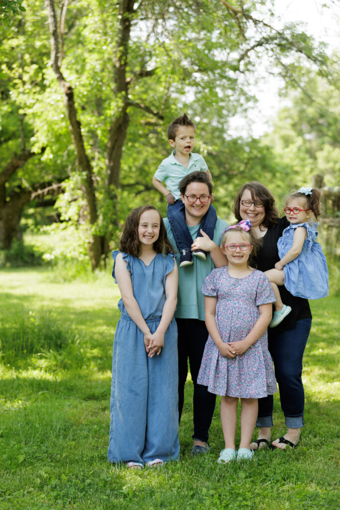 5oug5JvqM9H0-Family_061123_0110