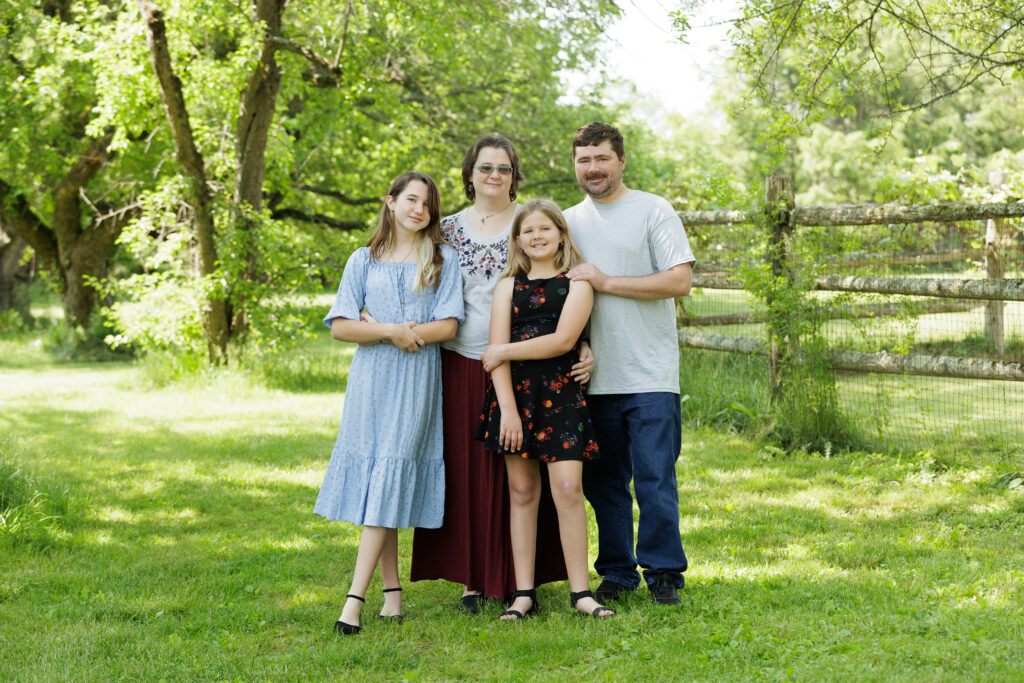 BHiECHbGWHs1-Family_061123_0049