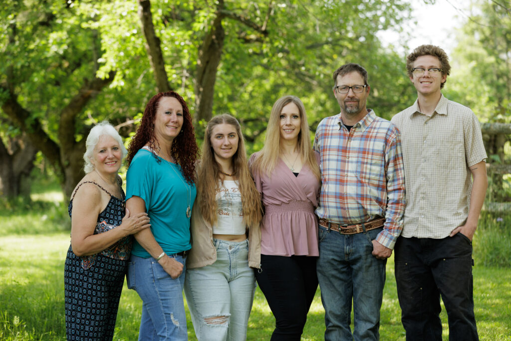 EeToRhXyk1Xa-Family_061123_0067