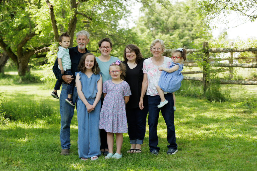 P5BueTrA50pZ-Family_061123_0132