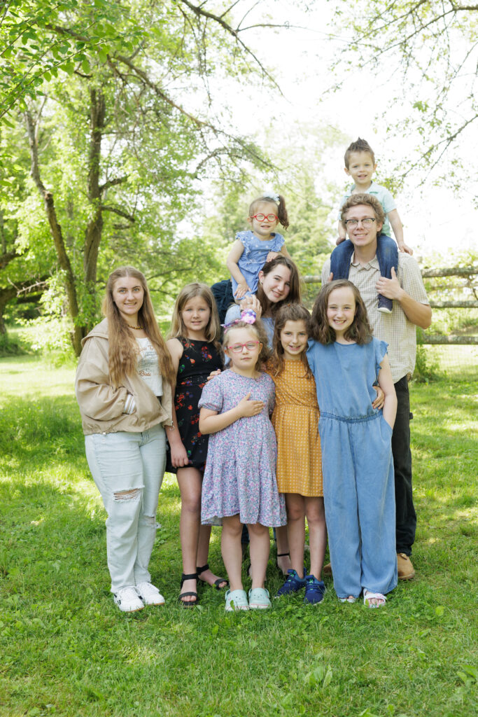 V78lhmM0TCOS-Family_061123_0242