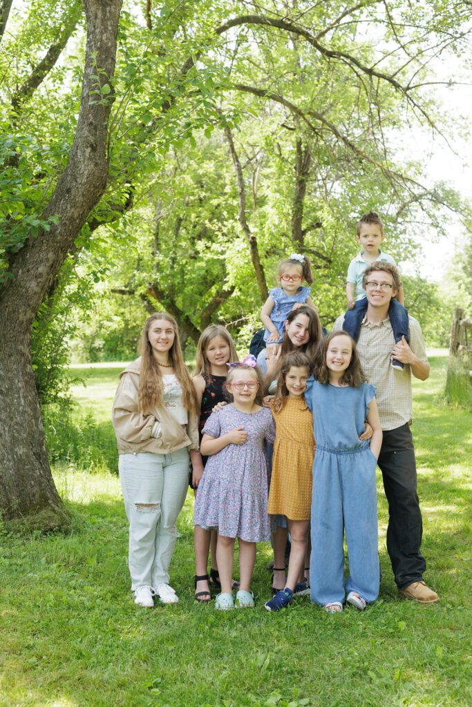 VTcsq5Kz4a3U-Family_061123_0250