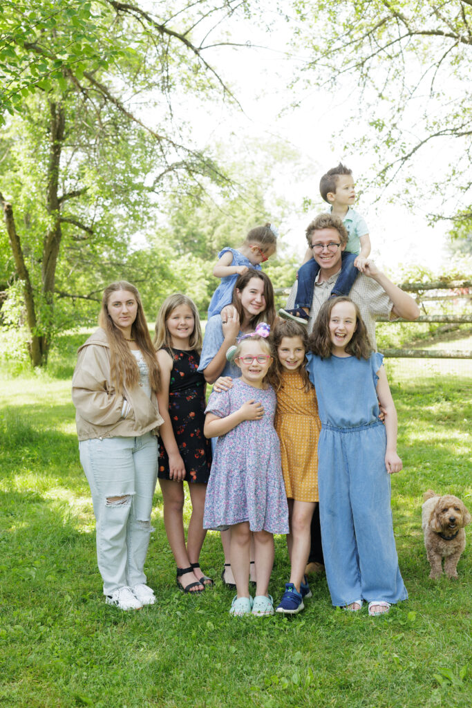 Z0l7WyInoJ5a-Family_061123_0233