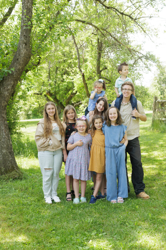 e0WqHrIX3CAI-Family_061123_0246