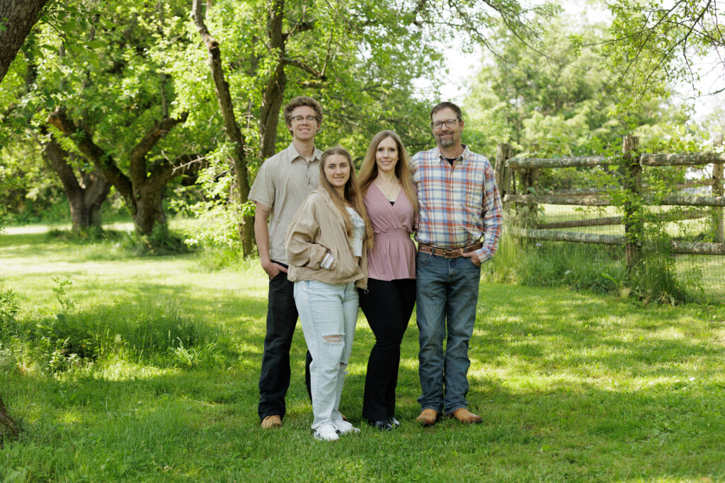 i58YytqDvTZf-Family_061123_0061