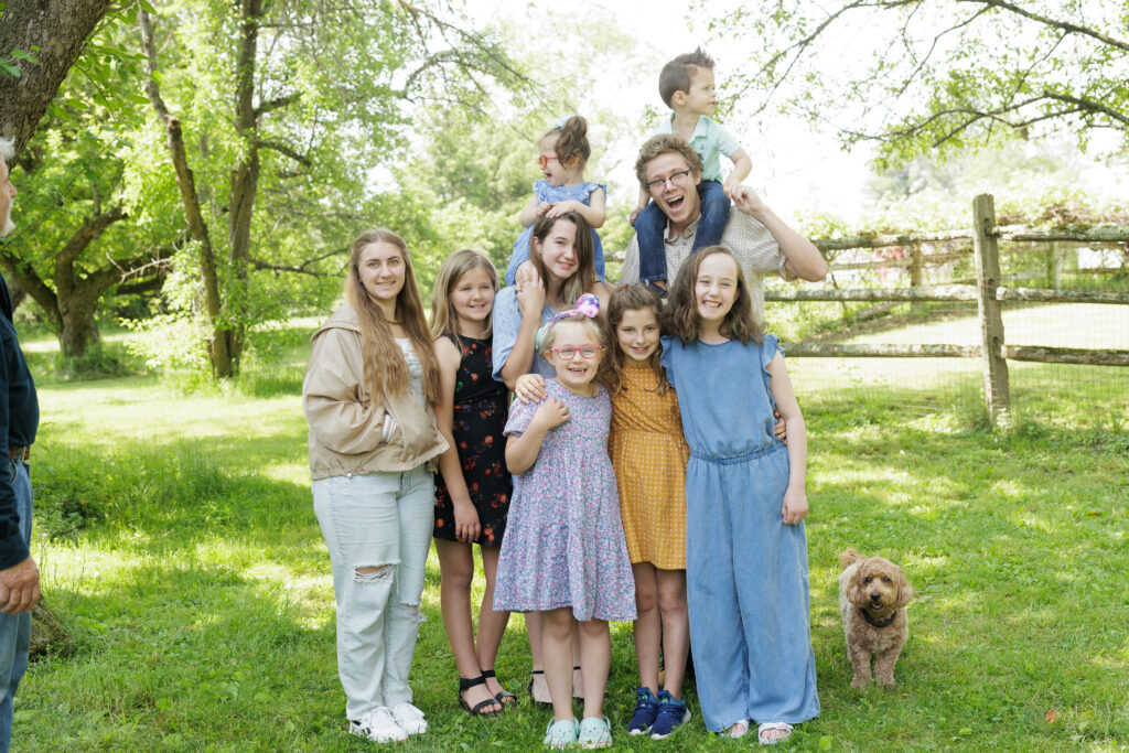 j4Nm4xRwAgS2-Family_061123_0230