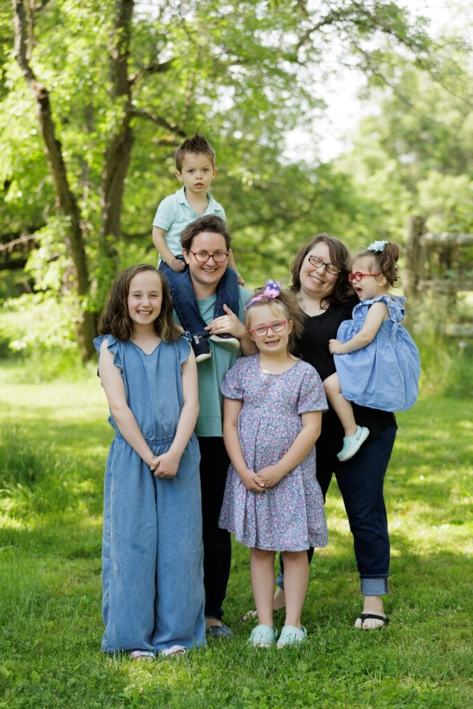 sKS3lFTb2u2t-Family_061123_0109