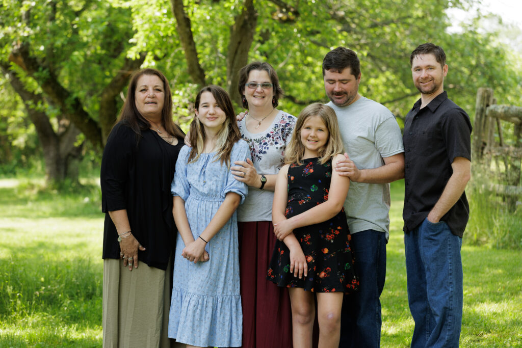 tXRFiXZi3AQT-Family_061123_0184