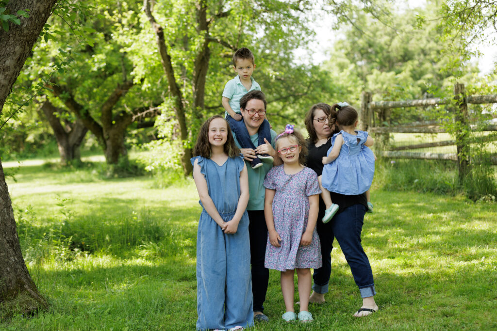 tkrbjFdnTlO7-Family_061123_0105
